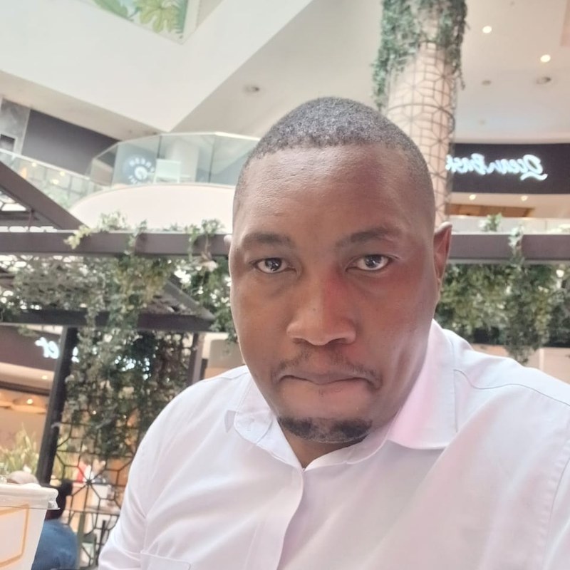 Tshepo Molungoa — Managing Director & IT Specialist